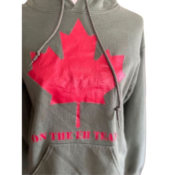 Canada Hoodie “On The Eh Team” Army Green With Red Leaf Gildan Size Small - Picture 7 of 8